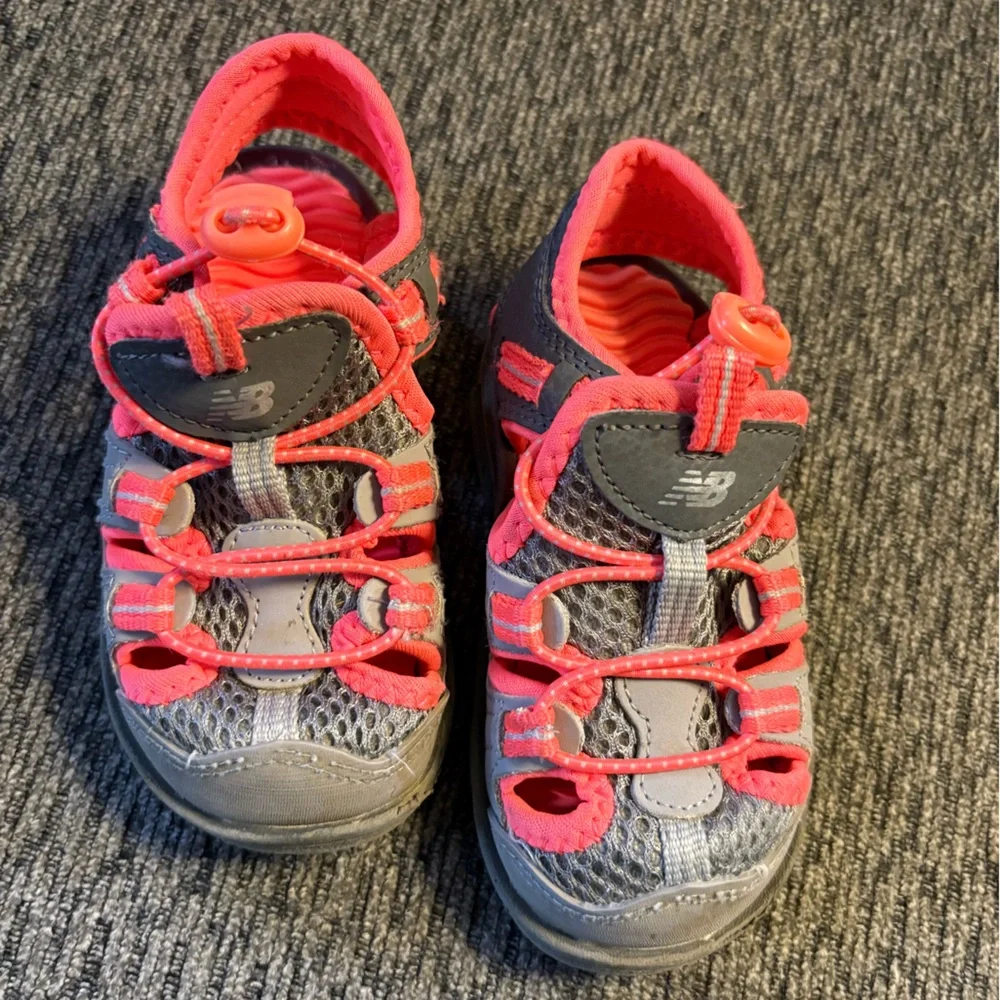 New Balance Little Kid's Adirondack Sandal Grey/Coral Size 3